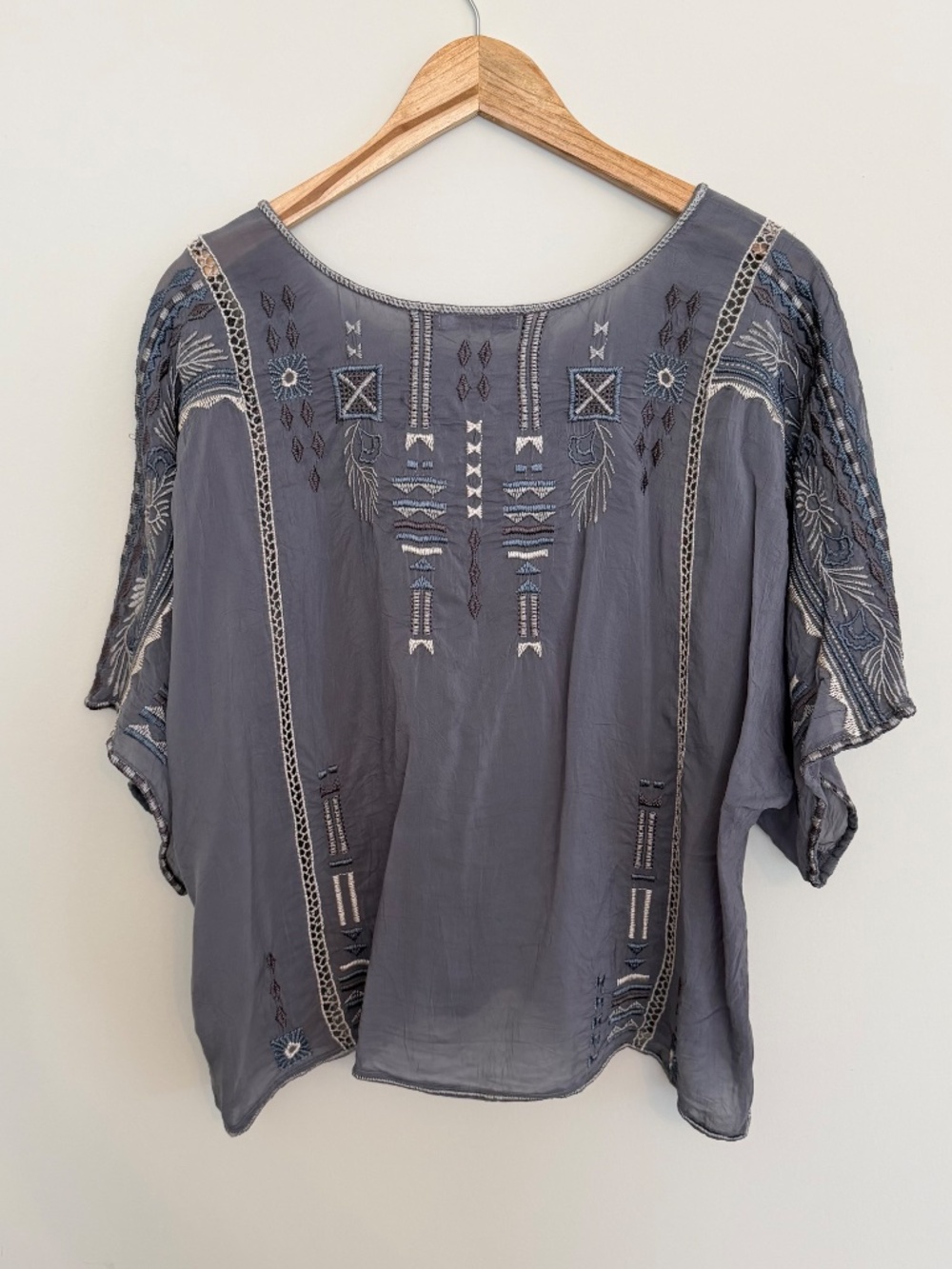 JOHNNY WAS Women’s Large Grey Southwest Style Embroidered Wide Short Sleeve Top - Picture 3 of 8